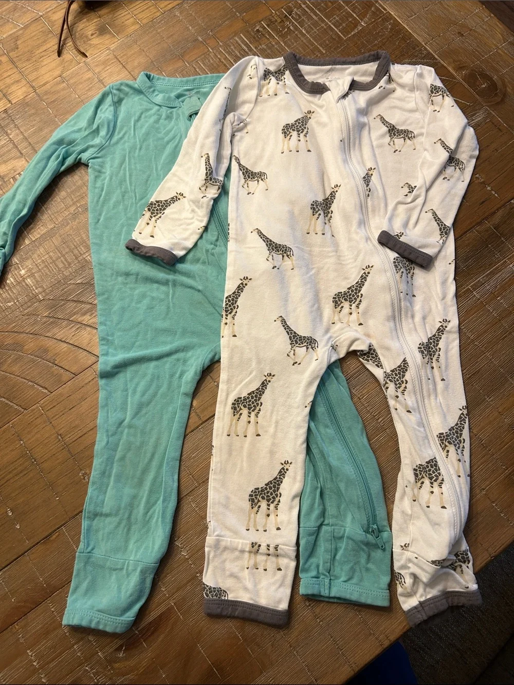 Kyte BABY Giraffe Print Cream and Teal Two-Pack Pajama Footless Sleepers